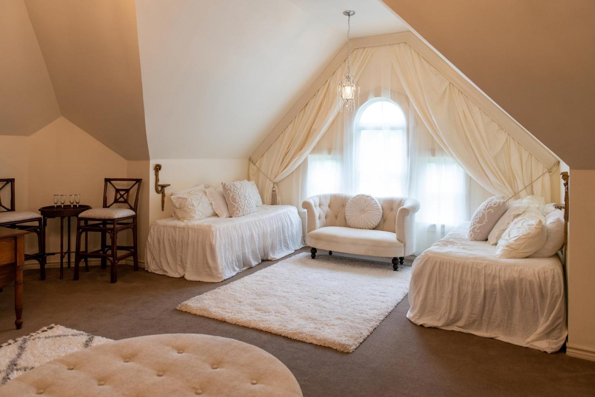 Four Winds Victorian Venue & Suites Bonham Bilik gambar